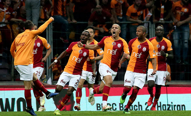 Galatasaray, Başakşehir'i ezdi krallığını ilan etti