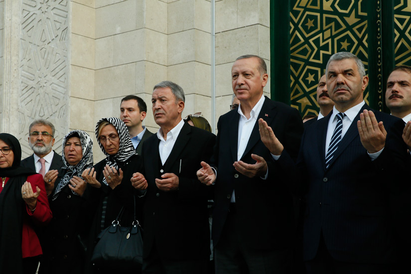 Erdoğan, Akar'ın camiini açtı