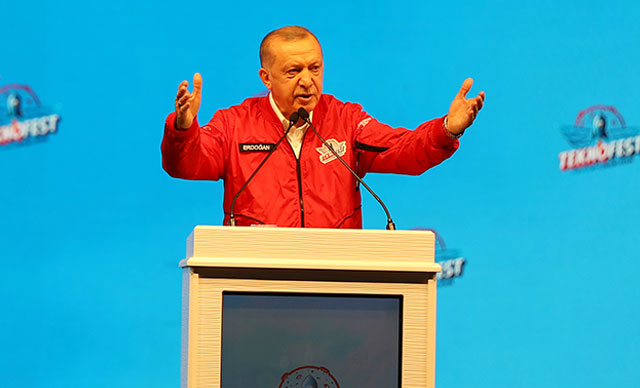 Erdoğan TEKNOFEST'te: Hayallerinizde ısrarlı olun...