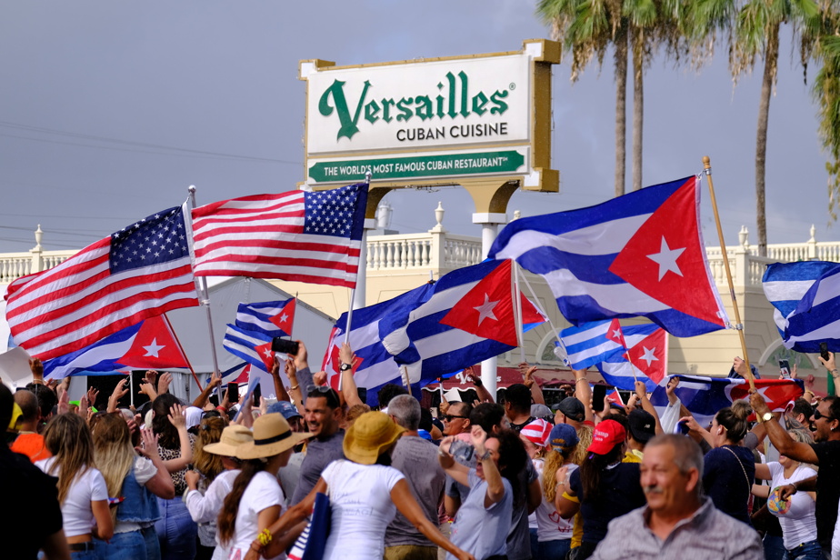 Kübalılar 'özgürlük' için sokaklarda...