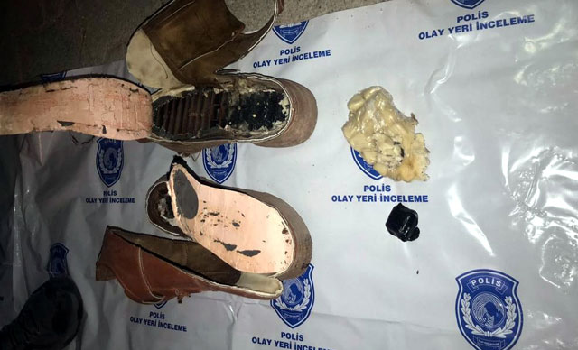 Teröristlerden biri, ayakkabı tabanına bölmeler açmış