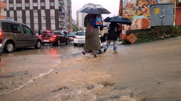 2 saatlik yağış Rize'yi felç etti