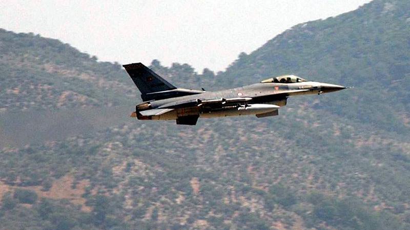 Türk F-16'ları Eşek ve Bulamaç adaları üzerinde uçtu